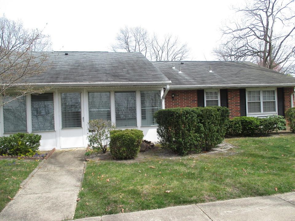 1st image of 112D Edinburgh Ln #112D