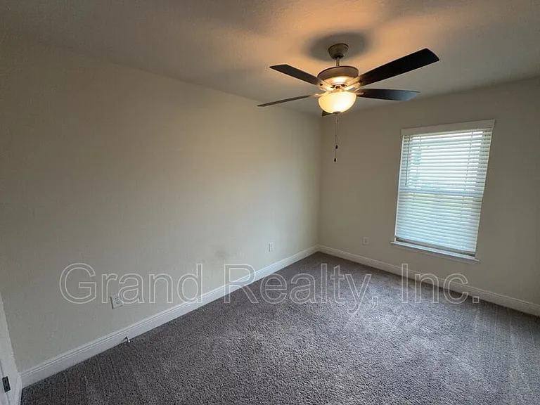 4393 Village Oak Ln — Photo 15