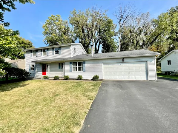 374 Fox Meadow Rd, Rochester, NY 14626