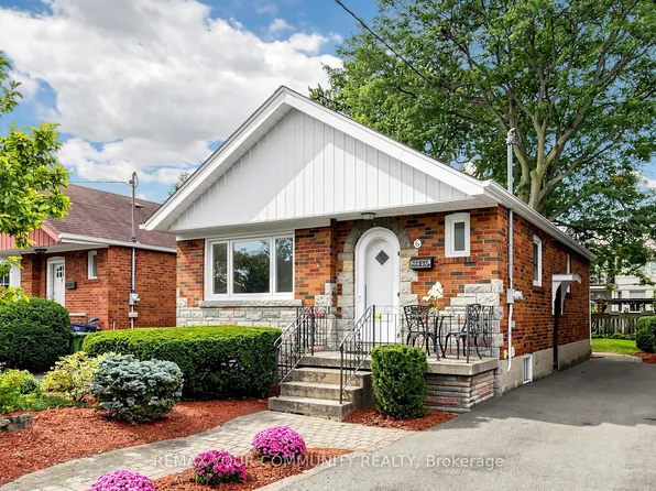 6 Athlone Rd, Toronto, ON M4J 4H2