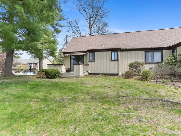 566 Pequot Lane #B, Stratford, CT 06614