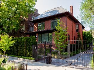 924 W Castlewood Ter, Chicago, IL 60640