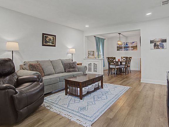 4th image of 307 S Lindale Ln