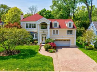 70 Pinewood Rd, Manhasset, NY 11030