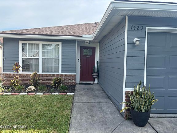 2nd image of 7429 INTERNATIONAL VILLAGE Drive