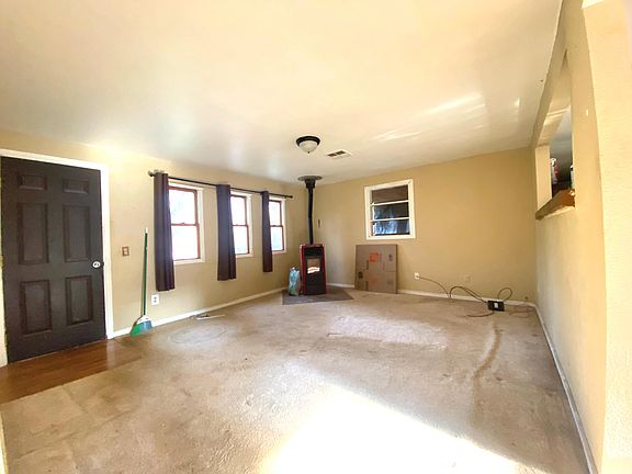 3rd image of 233 Upper Applegate Rd