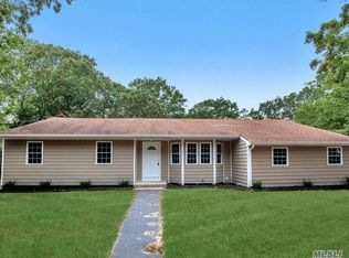 154 Chestnut St, Mount Sinai, NY 11766