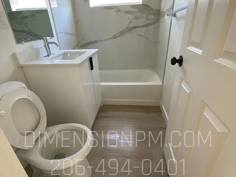 402 W 1st St — Photo 24