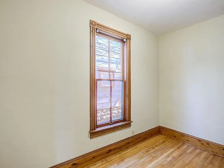 657 Bedford St — Photo 12