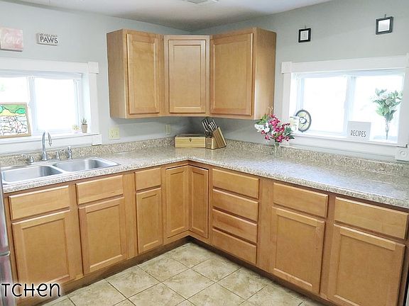 4th image of 2488 Howard St