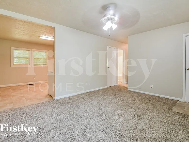 8277 Dunellen Ln — Photo 4