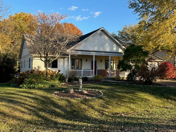 2514 Michael St, Wonder Lake, IL 60097