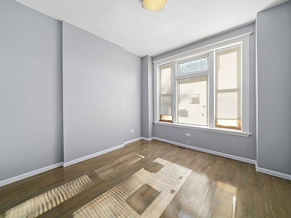 4th image of 1919 S Trumbull Ave