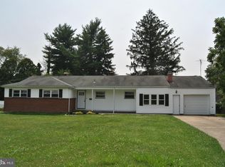 33 Bayberry Rd, Ewing, NJ 08618