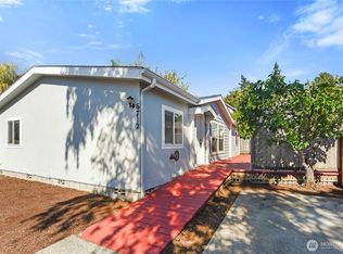 6712 NE Geneva St, Suquamish, WA 98392