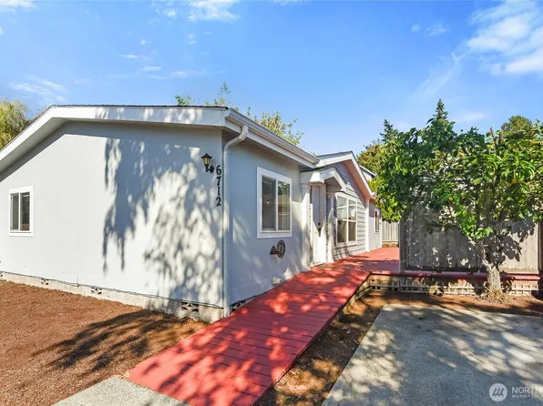 6712 NE Geneva Street, Suquamish, WA 98392