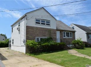 53 Layton St, Freeport, NY 11520