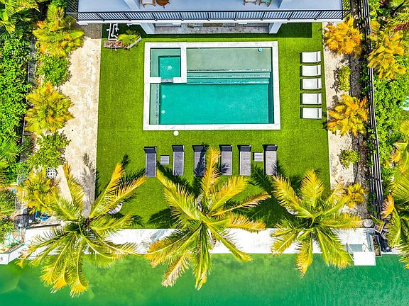 4th image of 270 Caribbean Dr E