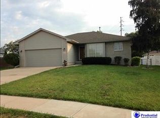 9104 Valley View Dr, La Vista, NE 68128