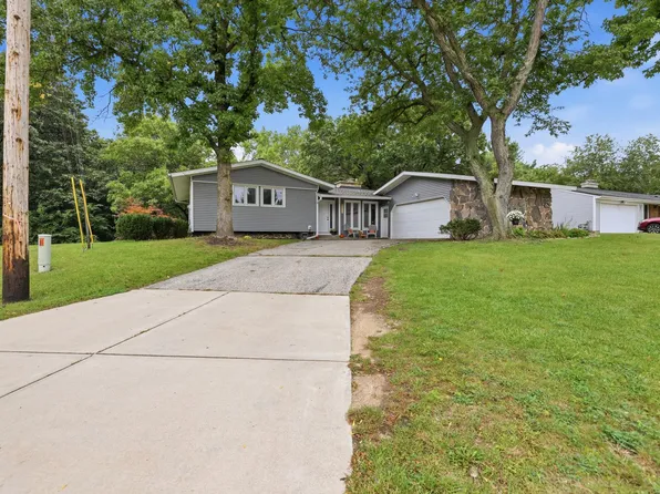 2443 Saratoga Dr NE, Grand Rapids, MI 49525
