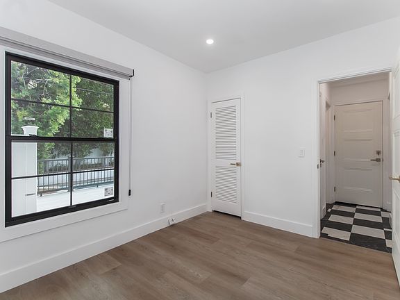 Bedroom 1 (Main Floor)