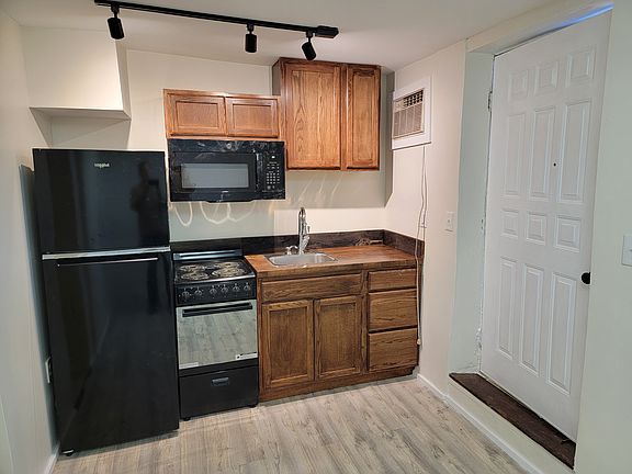 3rd image of 1500 W Friendly Ave