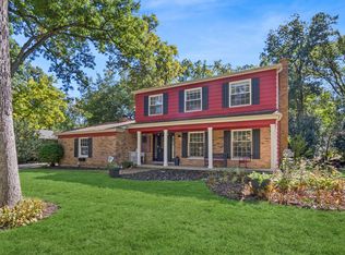 6809 Hillcrest Dr, Crystal Lake, IL 60012