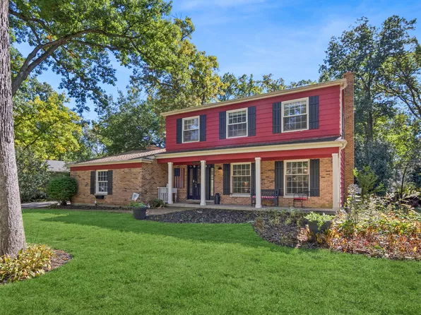 6809 Hillcrest Dr, Crystal Lake, IL 60012