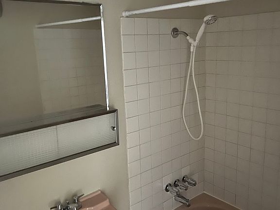 4th image of 3727 Hazelwood St APT 16