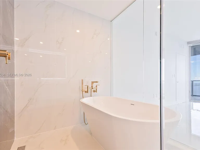 700 NE 24th St #4101 — Photo 18