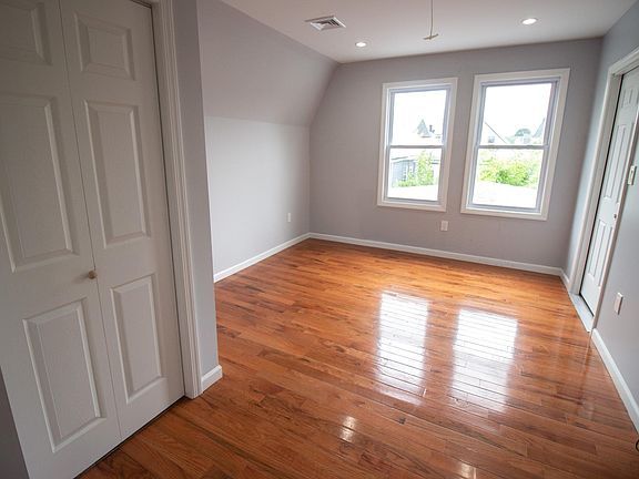 5th image of 166 N 15th St Floor 3