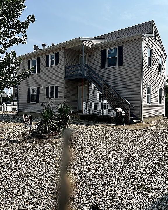 1st image of 203 Sunset Dr N