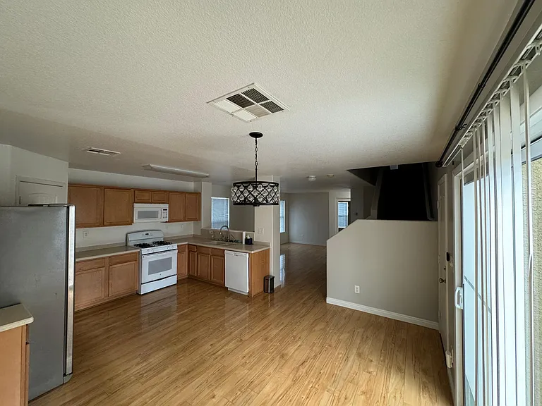 7132 Indian Head Ave — Photo 2