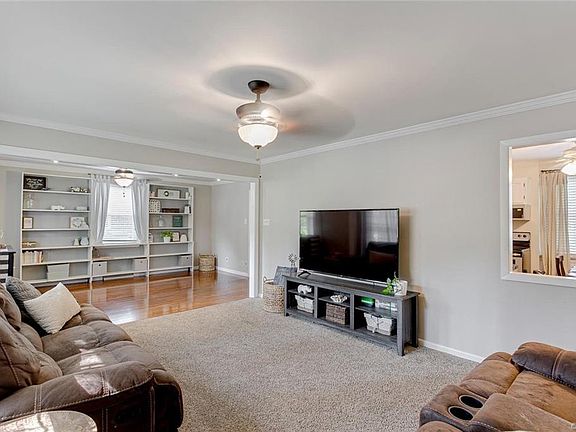 2nd image of 8001 Kenmore Dr