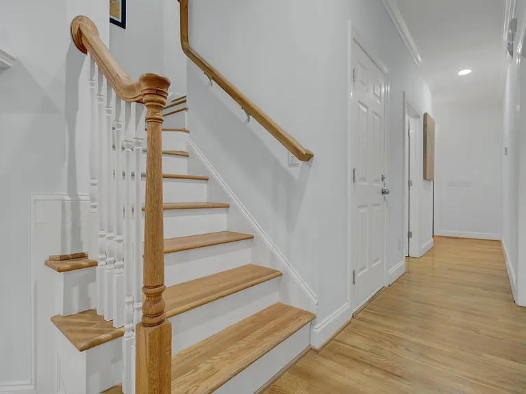 7 Yacht Harbor Ct — Photo 15
