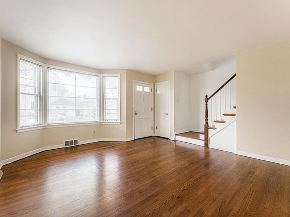 5th image of 5458 N Lovejoy Ave