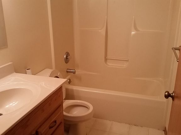 5th image of 225-227 Elas Ct