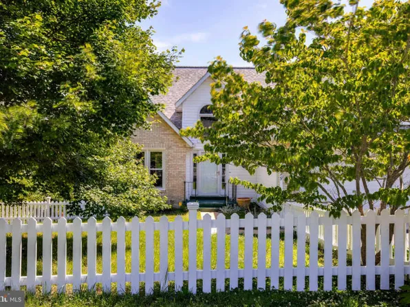 429 Overlook Dr, Lusby, MD 20657