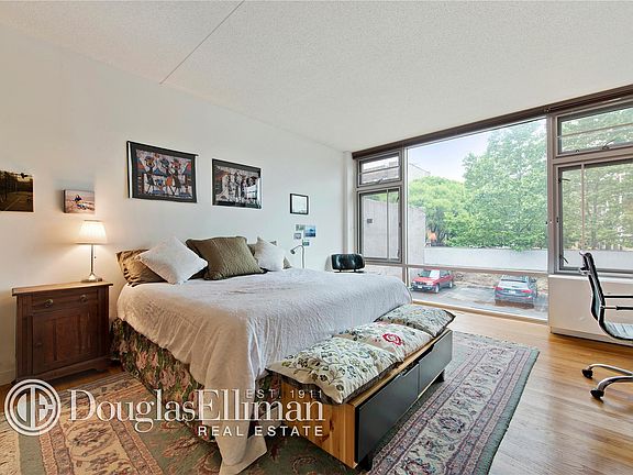 3rd image of 475 Sterling Pl APT 1C