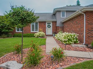 17225 Valley Dr, Tinley Park, IL 60487