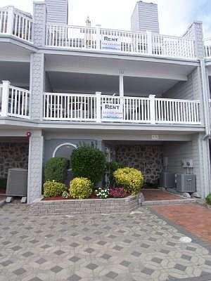 1st image of 532 E 2nd Ave #532