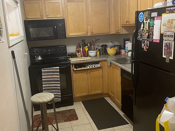 3rd image of 250 Little St APT B102