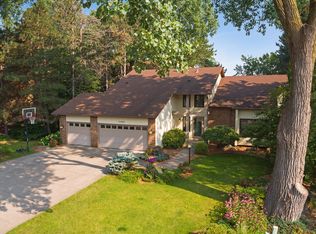 8050 Galway Rd, Woodbury, MN 55125