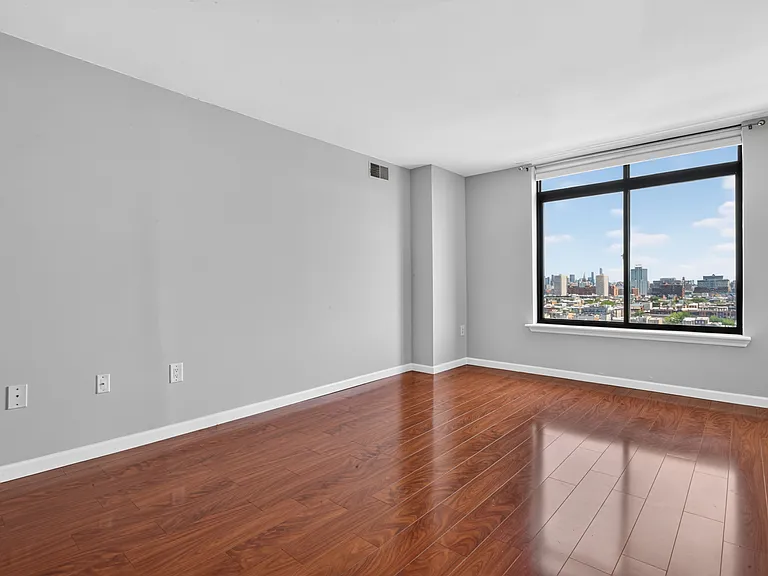 700 1st St #15F — Photo 8