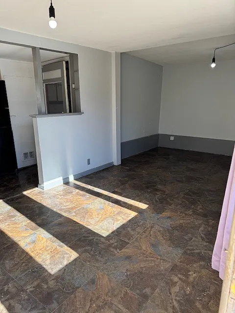 3 bed, 856 sqft, $1,000 — Photo 2
