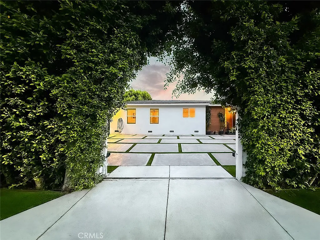4 bed, 3.5 bath, 2262 sqft, $14,500 — Photo 3