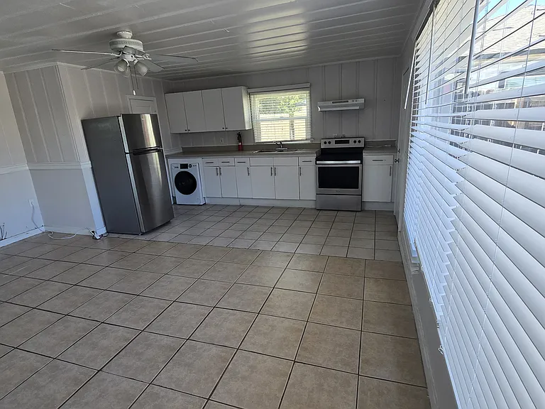 201 E Grangeville Blvd — Photo 3