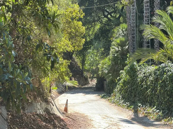 1266 Country Club Dr, Burbank, CA 91501