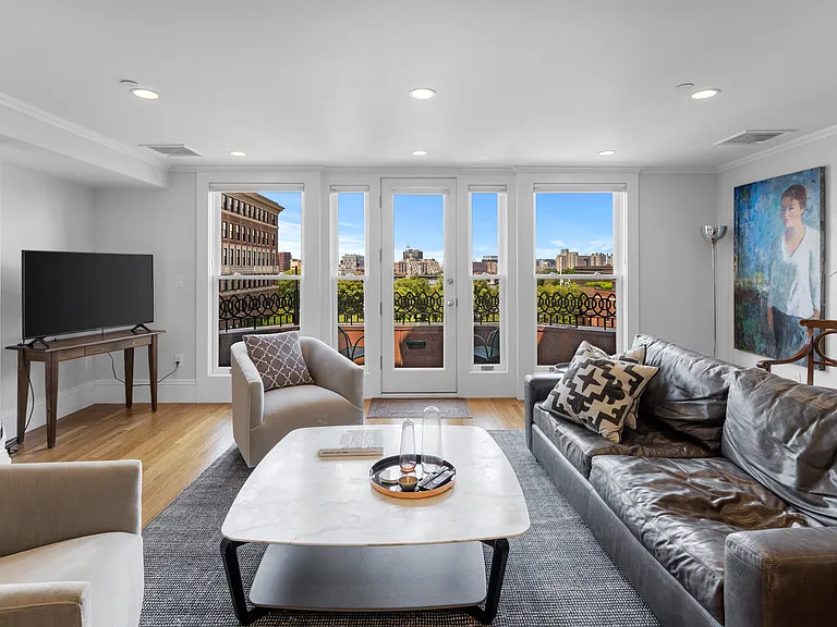101 Beacon St #PENTHOUSE — Photo 2