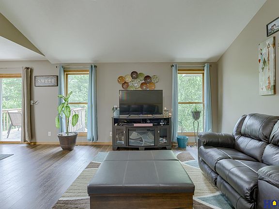 5th image of 2721 NW Columbine Dr